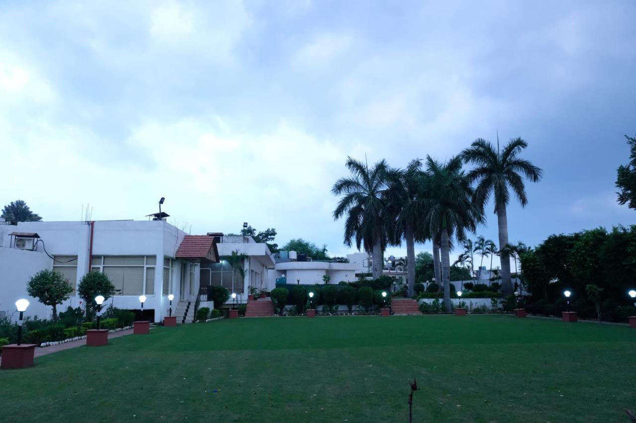 Black Mango Resort Kala Amb Экстерьер фото