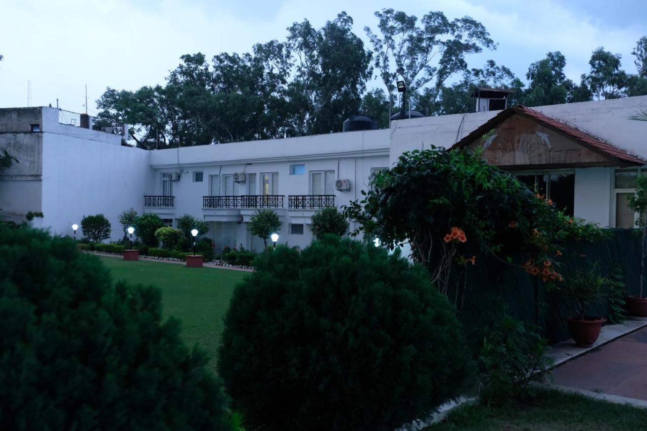 Black Mango Resort Kala Amb Экстерьер фото