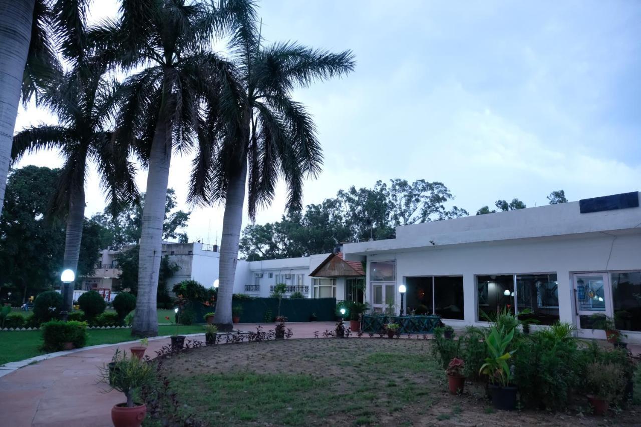 Black Mango Resort Kala Amb Экстерьер фото